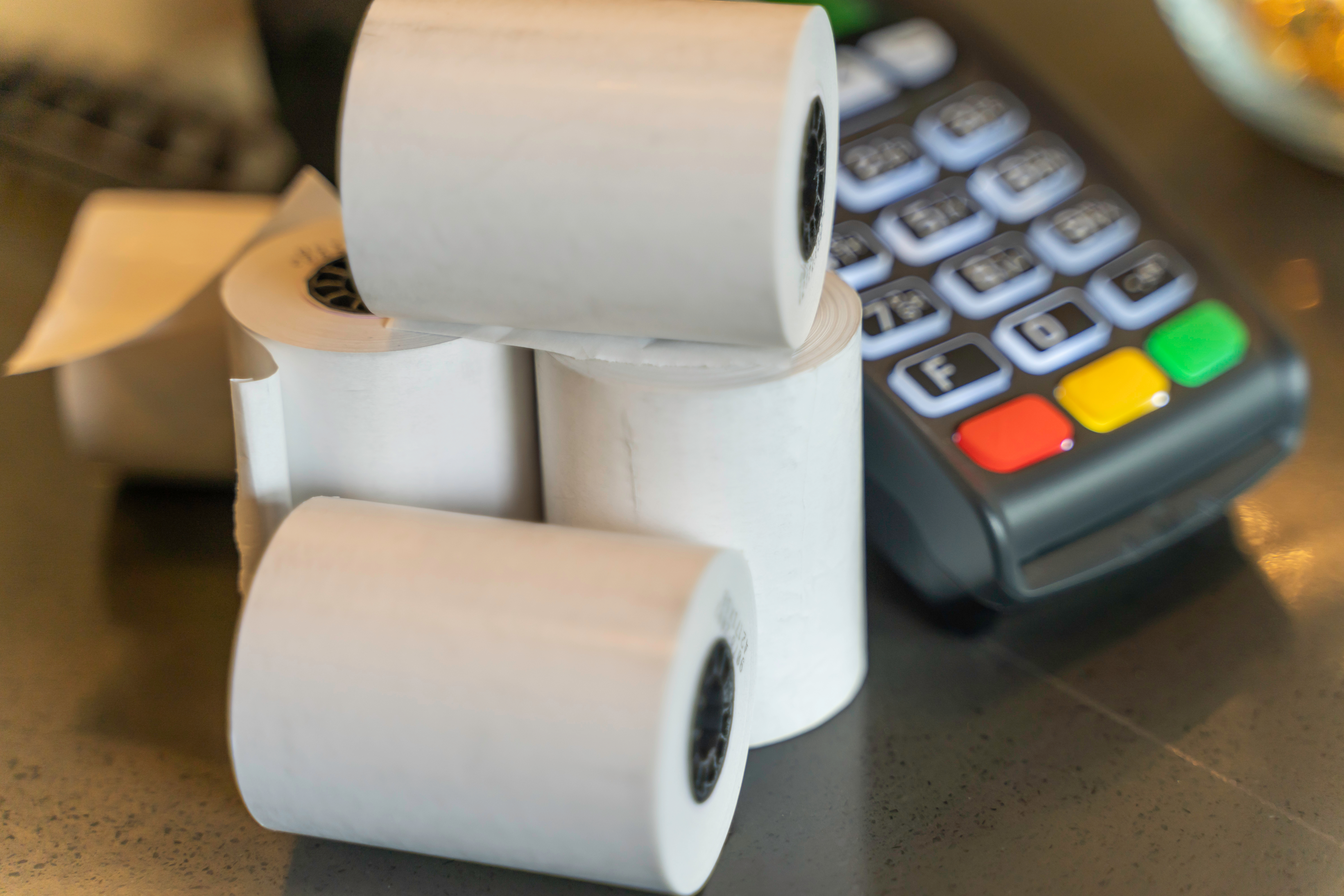 Thermal,Paper,Rolls,With,A,Point,Of,Sale,Machine Stockage_etiquette