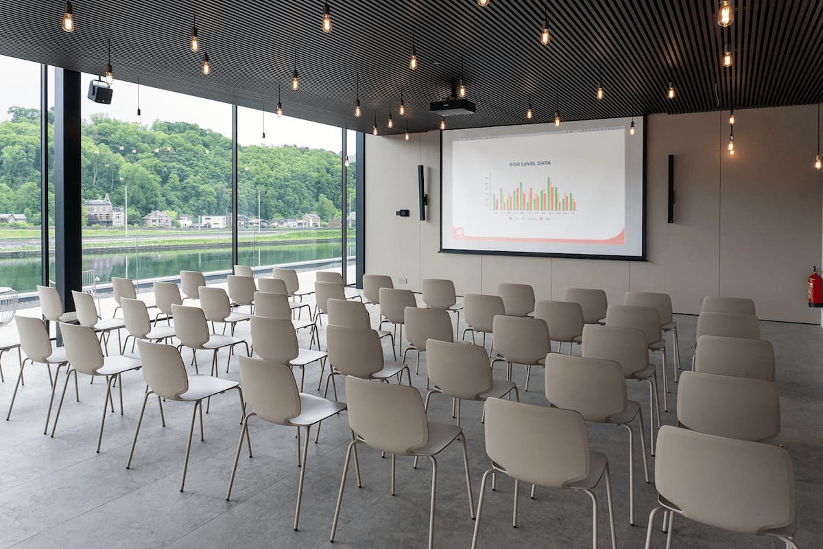 Bord de  Meuse salle principale audio visuel